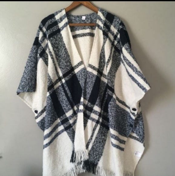 - Sweaters - Cozy Tartan Plaid Fringe Poncho Wrap